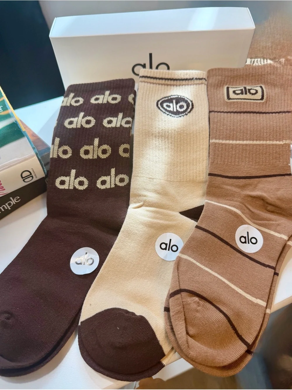 ALO Yoga 3-Pack Crew Socks in Beige, Brown, Tan